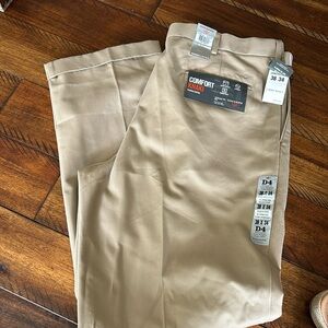 Mens Dockers comfort pleated-cuffed khaki relaxed fit 38x34 brand new!